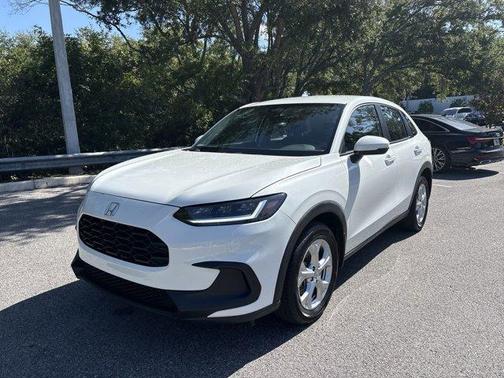 Platinum White 2024 Honda HR-V LX