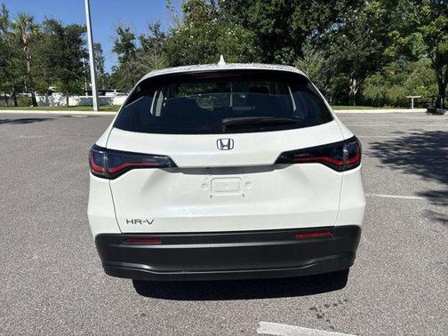 Platinum White 2024 Honda HR-V LX