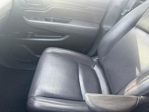 White Diamond Pearl 2018 Honda Odyssey EX-L