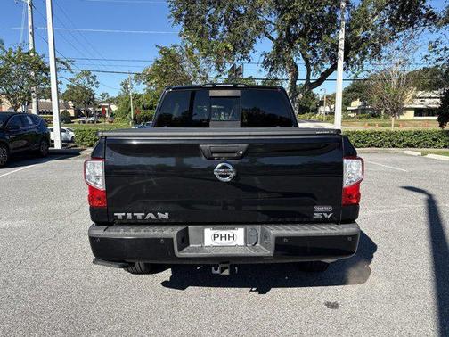 2017 Nissan Titan SV