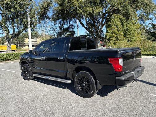 2017 Nissan Titan SV