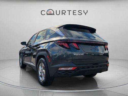 2022 Hyundai TUCSON SE