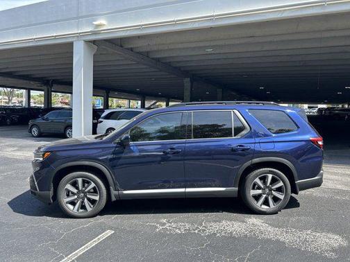 2025 Honda Pilot Touring 8-Passenger