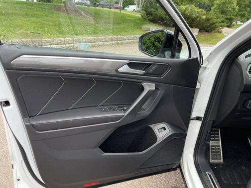 2022 Volkswagen Tiguan 2.0T SE R-Line Black 4MOTION