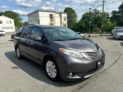 2016 Toyota Sienna XLE