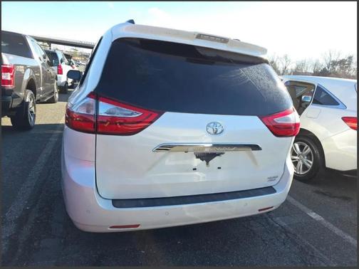 2018 Toyota Sienna XLE Premium