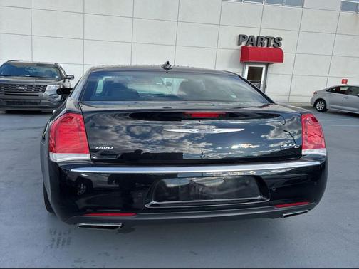 2016 Chrysler 300C Platinum