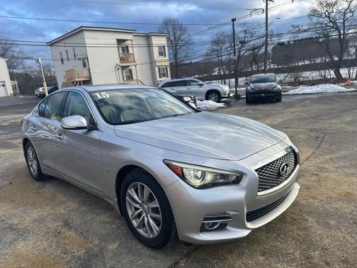 2015 INFINITI Q50 Base