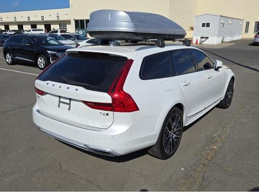 2018 Volvo V90 Cross Country T6