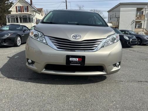 2017 Toyota Sienna XLE