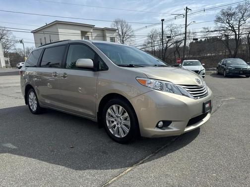 2017 Toyota Sienna XLE
