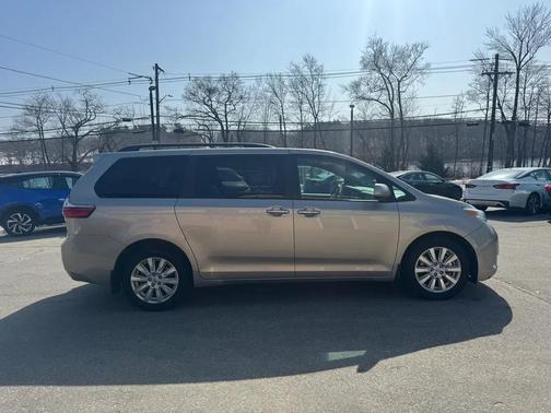 2017 Toyota Sienna XLE