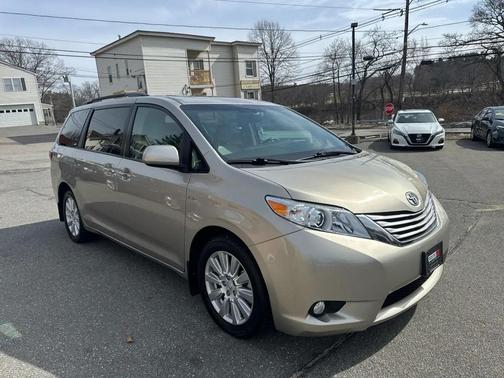 2017 Toyota Sienna XLE