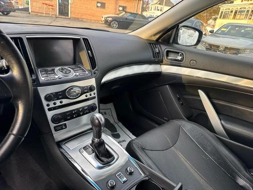 2014 INFINITI Q60 Base