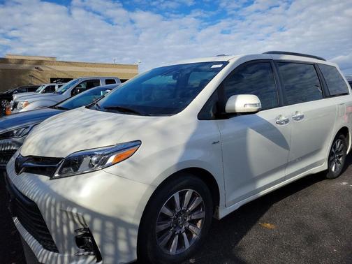 2018 Toyota Sienna XLE