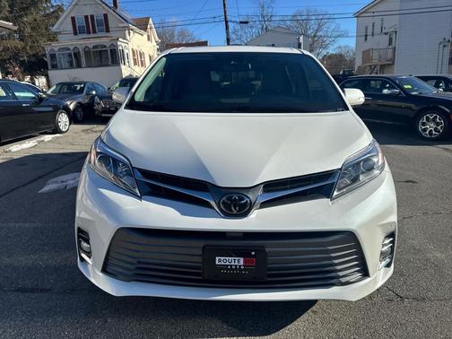 2018 Toyota Sienna XLE