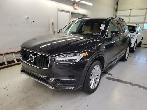 2016 Volvo XC90 T6 Momentum