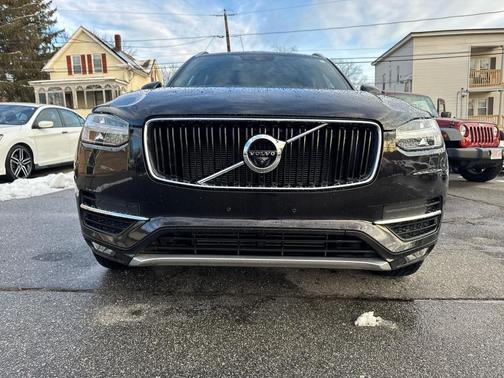 2016 Volvo XC90 T6 Momentum