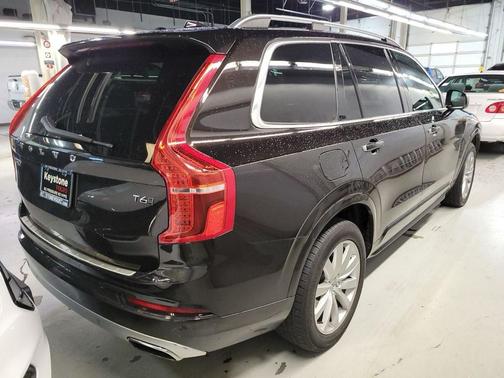 2016 Volvo XC90 T6 Momentum