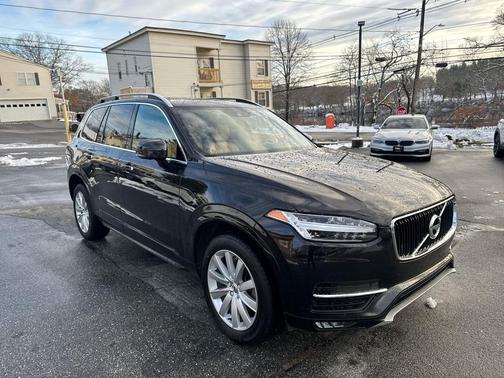 2016 Volvo XC90 T6 Momentum