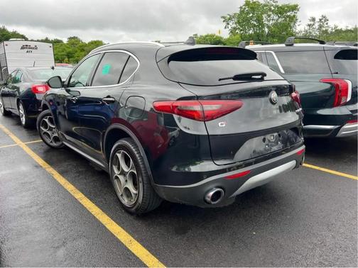 Vulcano Black Metallic 2018 Alfa Romeo Stelvio Ti