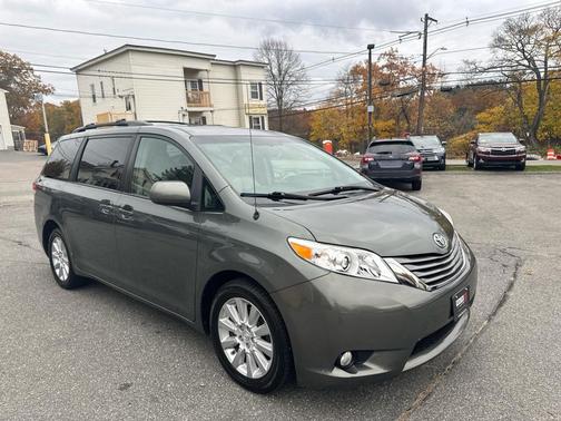 2014 Toyota Sienna XLE
