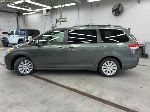 2014 Toyota Sienna XLE