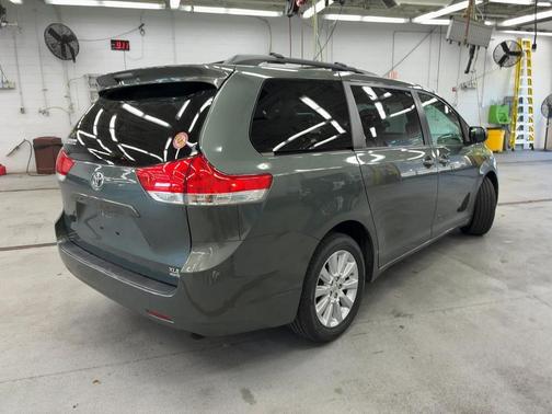 2014 Toyota Sienna XLE