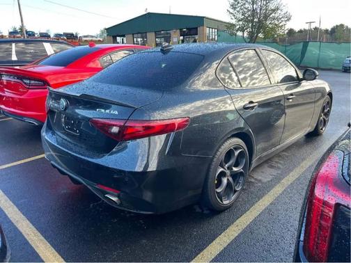 Vulcano Black Metallic 2020 Alfa Romeo Giulia Ti Sport