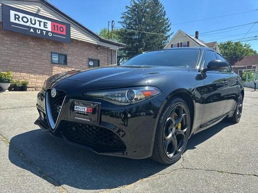 Vulcano Black Metallic 2020 Alfa Romeo Giulia Ti Sport
