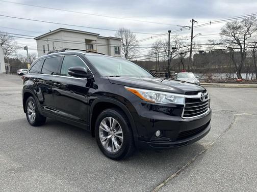 Attitude Black Metallic 2015 Toyota Highlander XLE