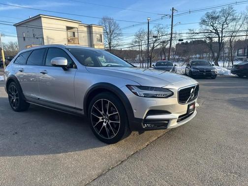 2017 Volvo V90 Cross Country T6