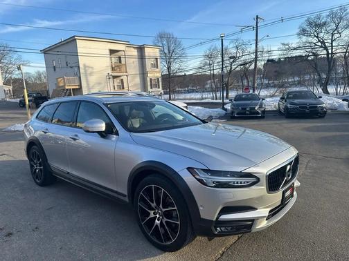 2017 Volvo V90 Cross Country T6