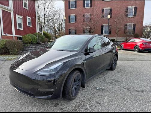 2024 Tesla Model Y Long Range Dual Motor All-Wheel Drive