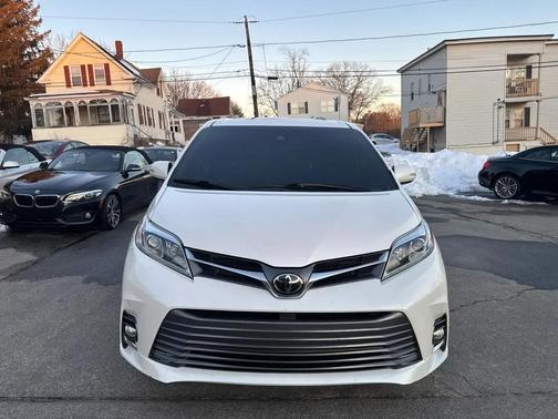 2019 Toyota Sienna XLE Premium