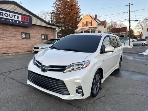 2019 Toyota Sienna XLE Premium