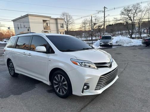 2019 Toyota Sienna XLE Premium