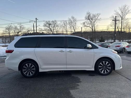 2019 Toyota Sienna XLE Premium