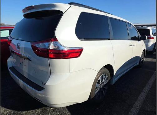 2019 Toyota Sienna XLE Premium