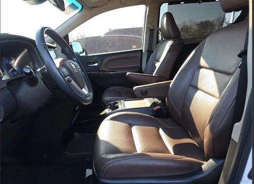 2019 Toyota Sienna XLE Premium