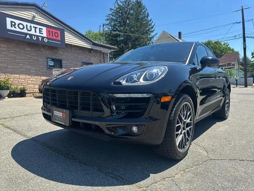 Jet Black Metallic 2018 Porsche Macan Macan