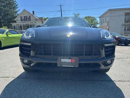Jet Black Metallic 2018 Porsche Macan Macan