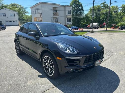 Jet Black Metallic 2018 Porsche Macan Macan