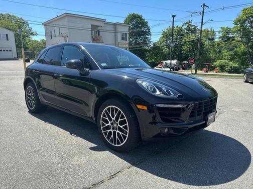 Jet Black Metallic 2018 Porsche Macan Macan