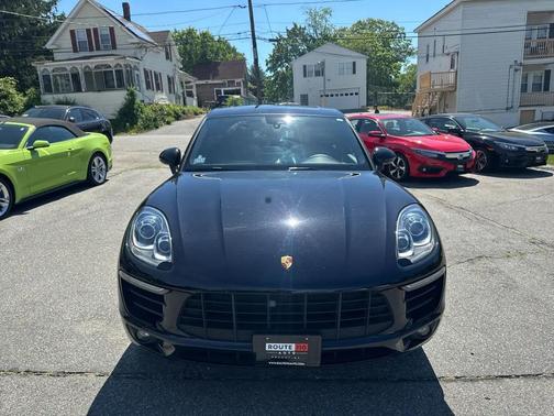 Jet Black Metallic 2018 Porsche Macan Macan