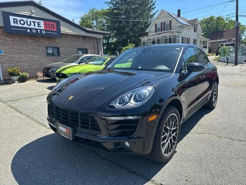 Jet Black Metallic 2018 Porsche Macan Macan
