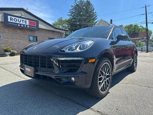 Jet Black Metallic 2018 Porsche Macan Macan