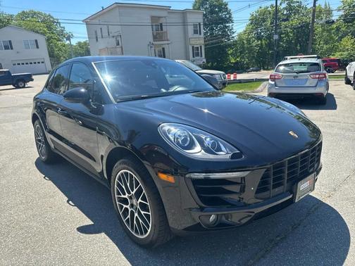 Jet Black Metallic 2018 Porsche Macan Macan