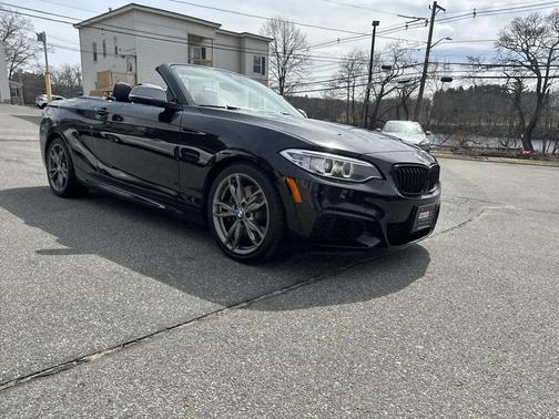 Black Sapphire Metallic 2016 BMW M2 Base