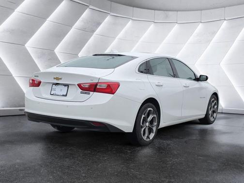 Summit White 2024 Chevrolet Malibu FWD 1LT